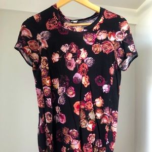 Aritzia Floral Short Sleeved Top